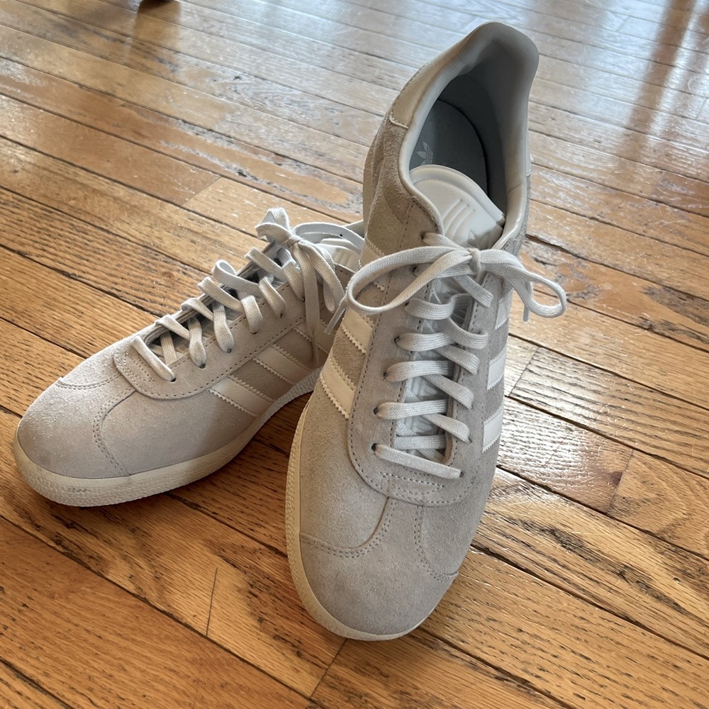 Womens Adidas Gazelle Shoes - like grey/off white size 9.5
